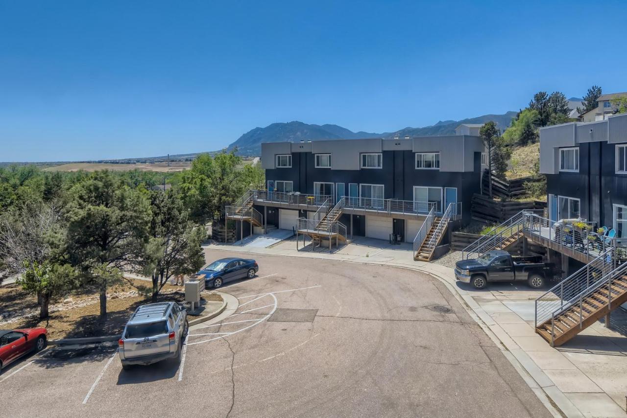 Rare Find Modern Townhome In The Heart Of Old Colorado City Колорадо-Спрингс Экстерьер фото